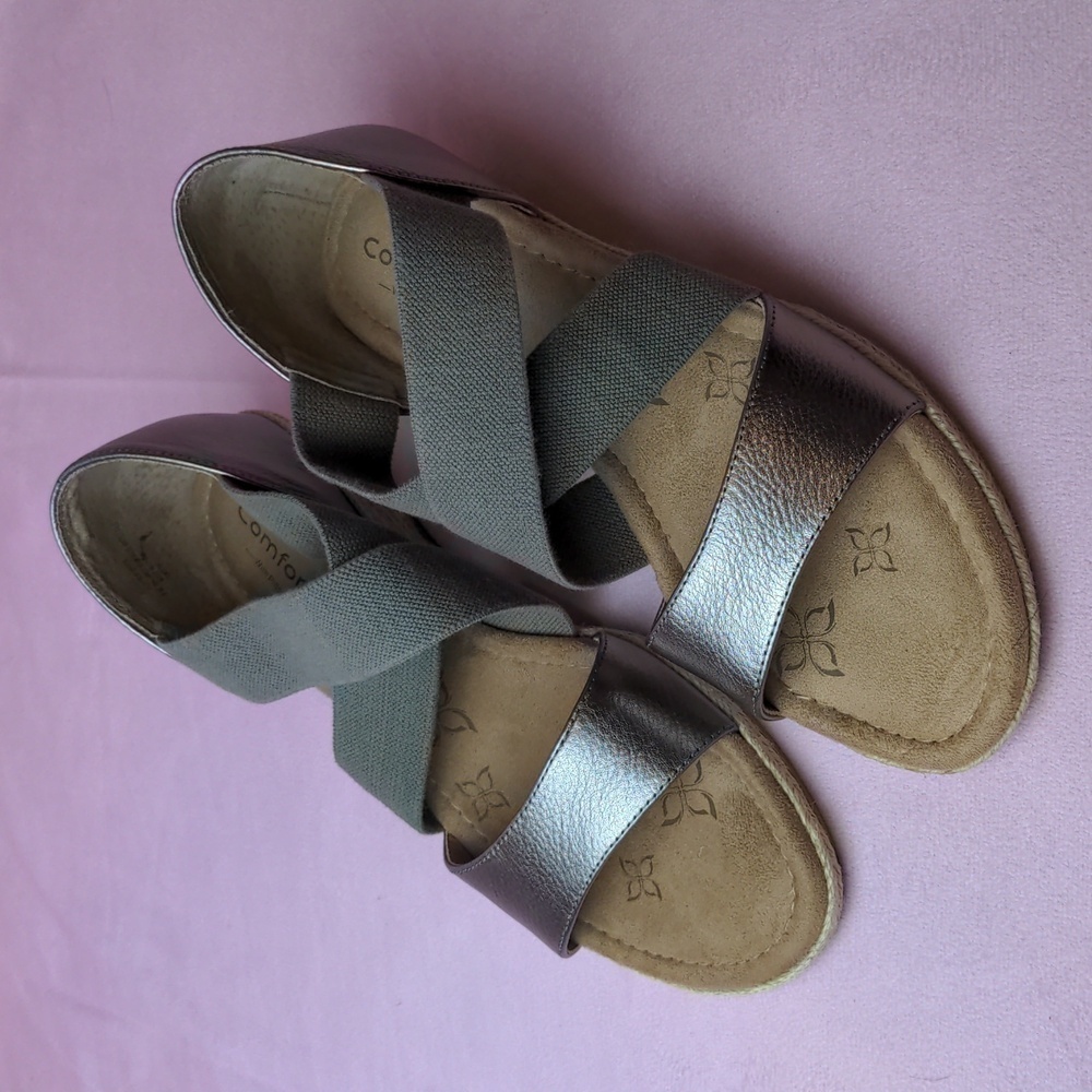 New Comfortiva Brye Leather Upper Anthracite Gray Silver Sandal Wedges 8 Wide